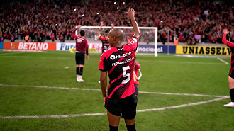 Principal reforço do clube para a temporada, Fernandinho deve ser titular diante do Flamengo. (Foto: Reprodução)